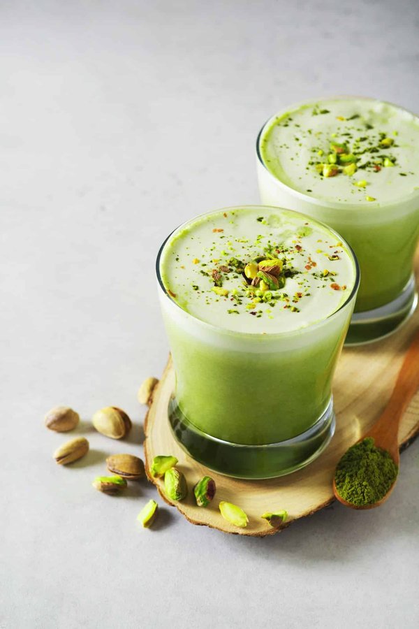 Comment la consommation de thé matcha peut-elle améliorer la concentration et l'énergie, et quels sont les meilleurs moments pour le consommer?